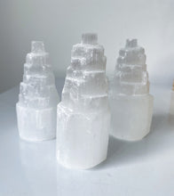 Load image into Gallery viewer, Selenite Crystal Tower (10cm) SN042 x 1