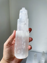 Load image into Gallery viewer, Selenite Crystal Tower (20cm) SN041  x 1