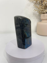 Load image into Gallery viewer, Blue Labradorite Free Form LA151