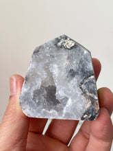 Load image into Gallery viewer, Druzy Agate Crystal Geode / Tower High Grade T041a x 1