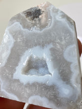 Load image into Gallery viewer, Druzy Agate Crystal Geode / Tower High Grade T041a x 1