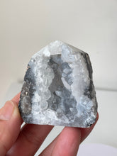 Load image into Gallery viewer, Druzy Agate Crystal Geode / Tower High Grade T041a x 1
