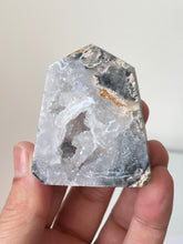 Load image into Gallery viewer, Druzy Agate Crystal Geode / Tower High Grade T041a x 1