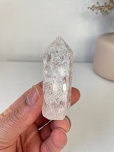 Load image into Gallery viewer, Crackled Quartz Tower High Grade T047a