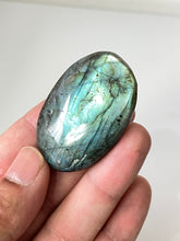 Load image into Gallery viewer, 1 x Labradorite Crystal Palm Stones LA119