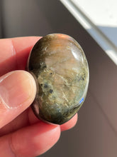 Load image into Gallery viewer, Purple Labradorite Crystal Palm Stones LA168