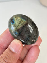 Load image into Gallery viewer, Purple Labradorite Crystal Palm Stones LA161