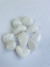 Load image into Gallery viewer, Snow Quartz Tumbled Stone TB091 x 1