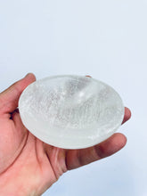 Load image into Gallery viewer, Selenite Crystal Bowl SN024 x 1