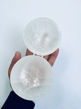 Load image into Gallery viewer, Selenite Crystal Bowl SN024 x 1