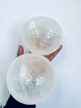 Load image into Gallery viewer, Selenite Crystal Bowl 15cm SN025 x 1