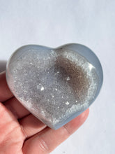 Load image into Gallery viewer, Agate Druzy Crystal Heart AG101