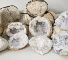 Load image into Gallery viewer, 1 x Moroccan Quartz Geode Natural QG02

