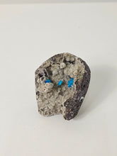 Load image into Gallery viewer, Cavansite Rare Crystal on Matrix CV020
