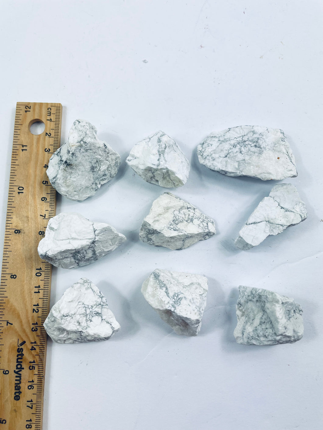 1 x Raw Howlite Natural Crystal RW01