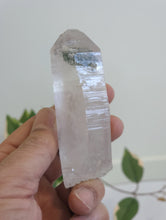 Load image into Gallery viewer, Chlorite Green Himalayan Quartz Crystal Q434a - Self Healed

