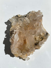 Load image into Gallery viewer, Golden Himalayan Quartz Crystal Natural Q576
